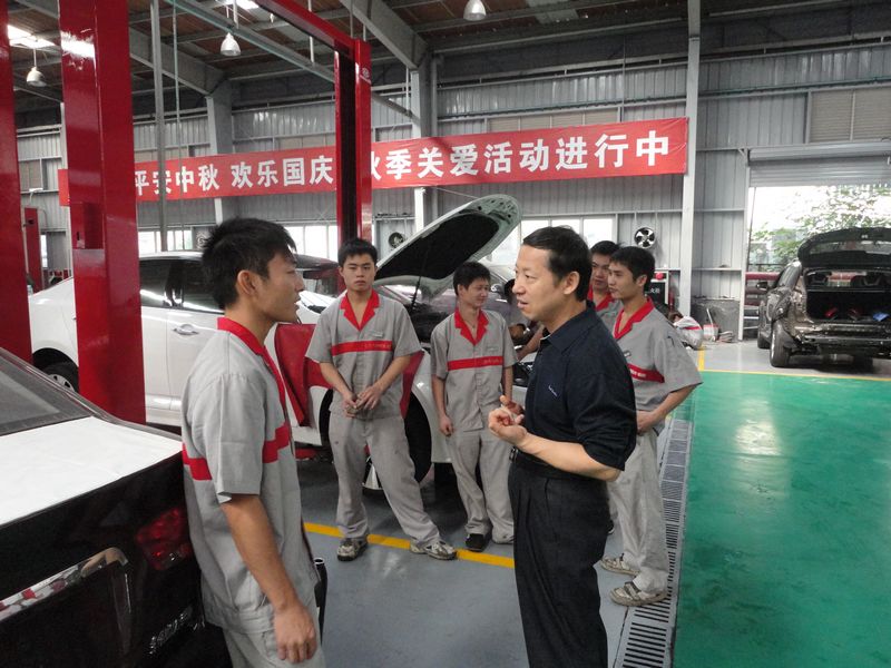 nEO_IMG_罗荣禄校长到广东广悦汽车贸易有限公司看望实习学生