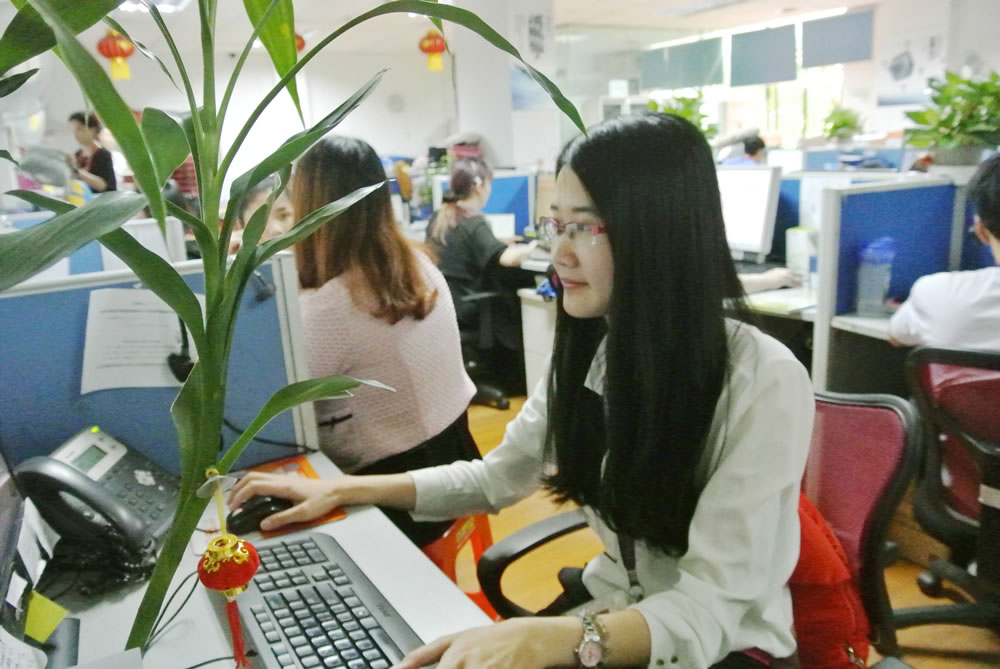 一个阳光女生的美丽转身